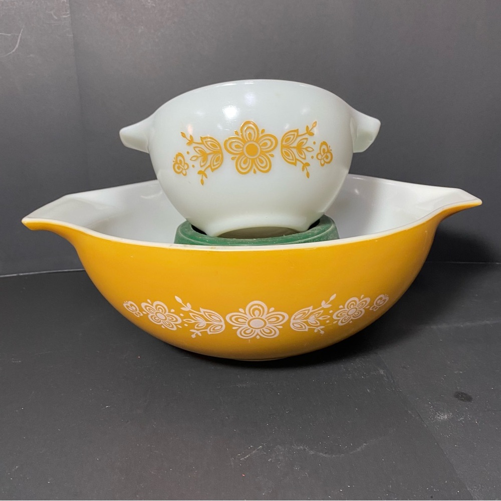 Set Of 2 Vintage Pyrex Butterfly Gold Cinderella Nesting Bowls